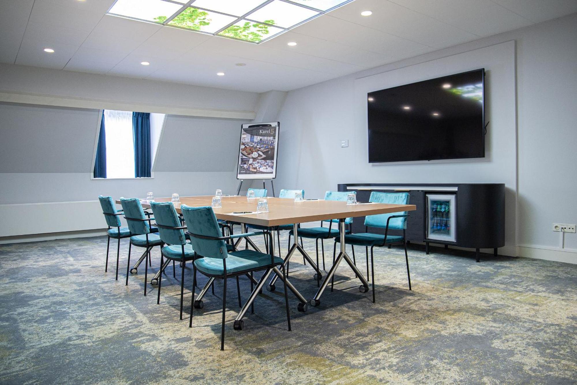 Grand Hotel Karel V Utrecht Exteriér fotografie The boardroom at the National Centre for Early Childhood