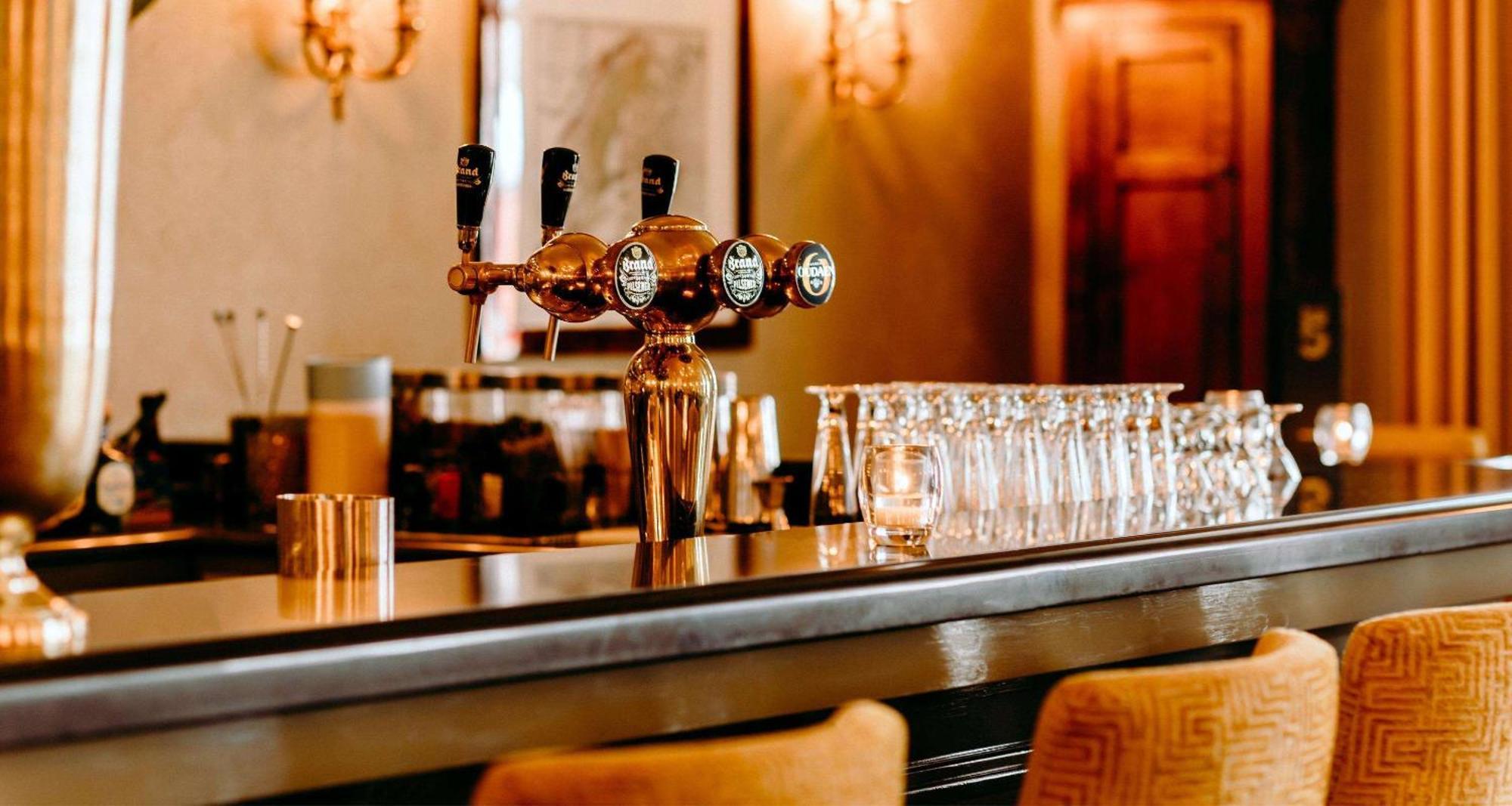 Grand Hotel Karel V Utrecht Exteriér fotografie Beer taps