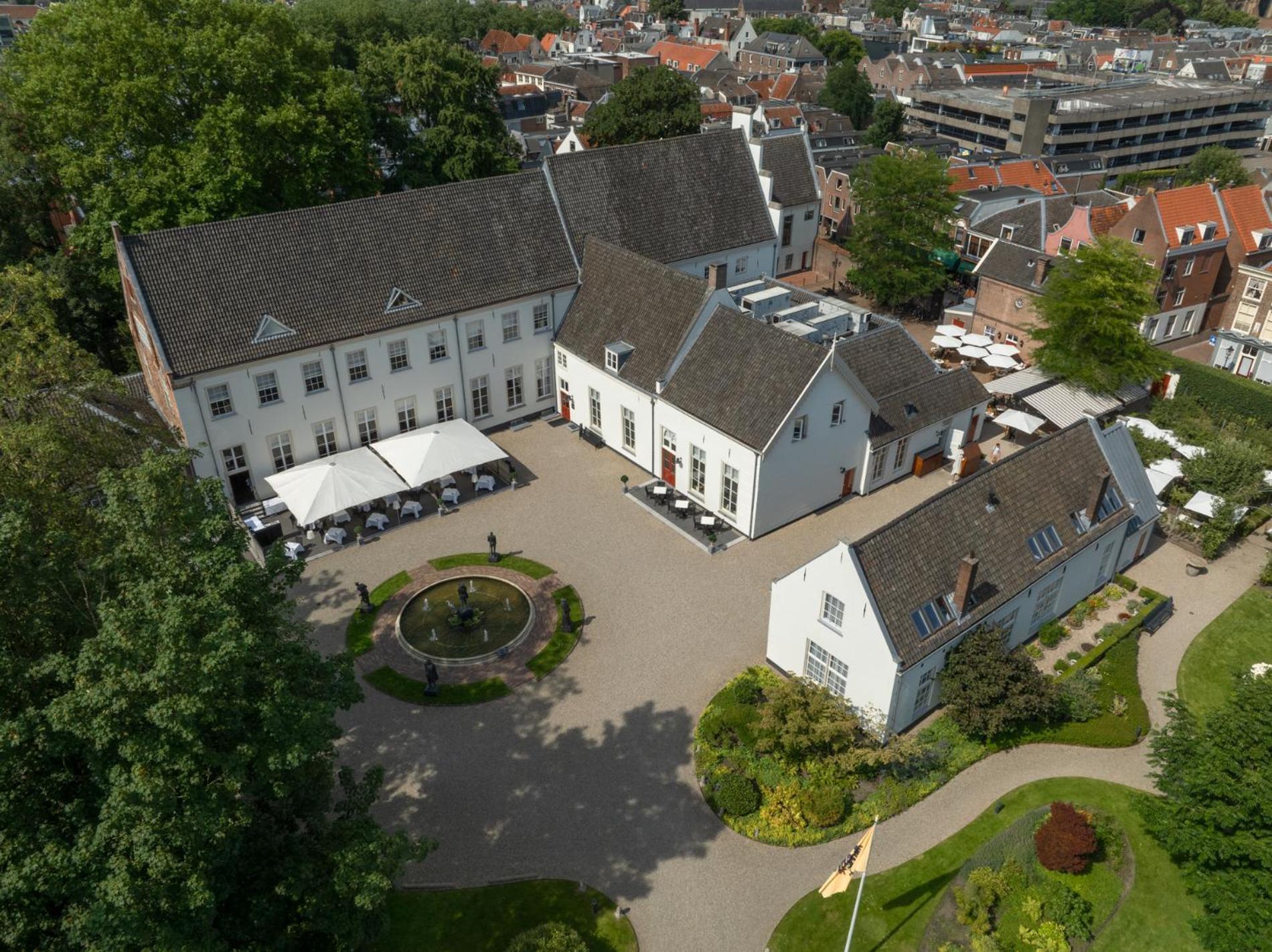 Grand Hotel Karel V Utrecht Exteriér fotografie Aerial view of the museum