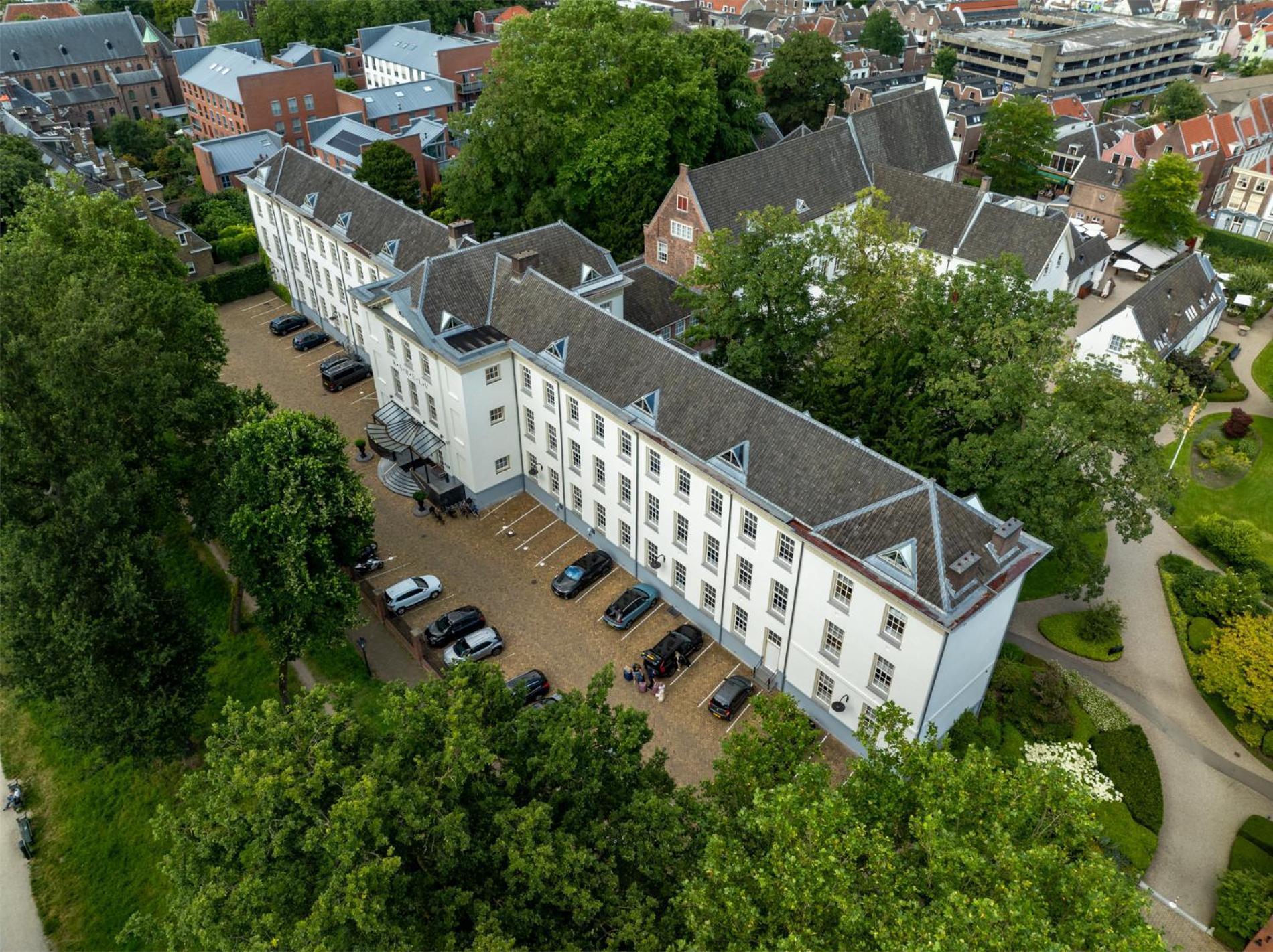 Grand Hotel Karel V Utrecht Exteriér fotografie Aerial view of the complex